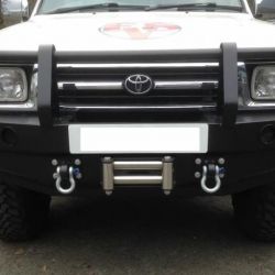 Передній бампер для Toyota Hilux (1998-2005) з монтажною плитою під лебідку і кенгурятником